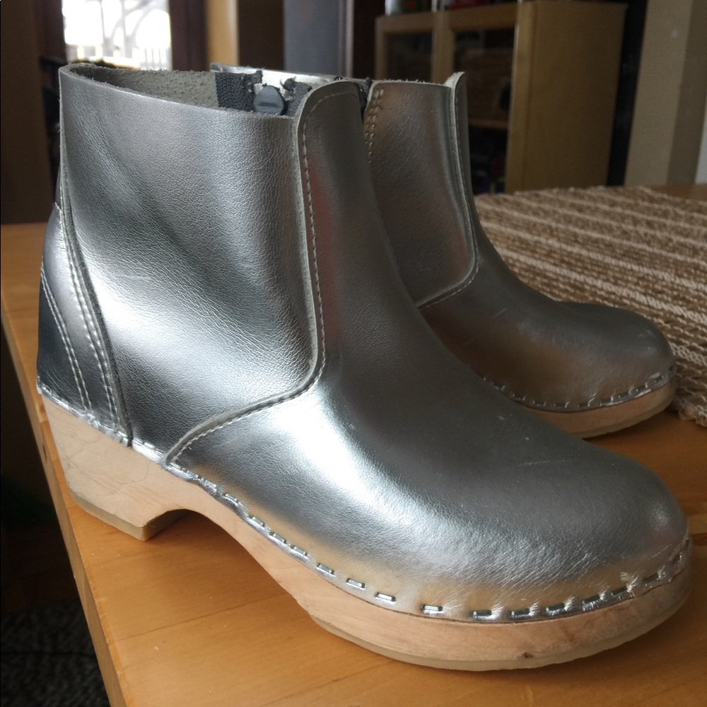 Hanna Andersson Silver Leather Clogs